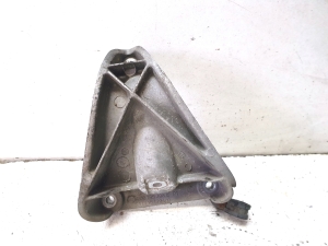 Support de fixation moteur - 4D0199308E