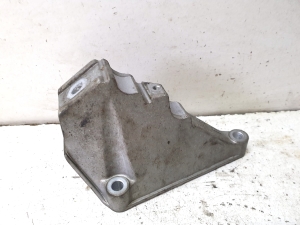 AUDI A8 D2 (1994–2002) Mootori kinnitus 4D0199307E - 2