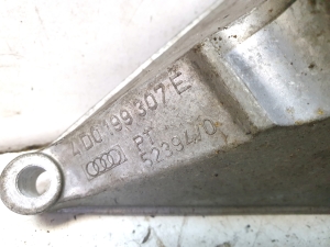 AUDI A8 D2 (1994–2002) Mootori kinnitus 4D0199307E - 3