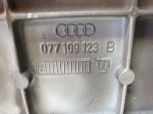 AUDI A8 D2 (1994–2002) Timing belt cover 077109123B - 4