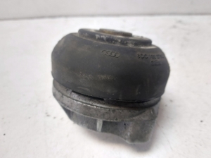 AUDI A8 D2 (1994–2002) Mootoripadi 8D0199379L - 2