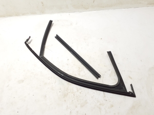 RENAULT 5- I (2024–2026) Front door rubber seal 803313603R - 2