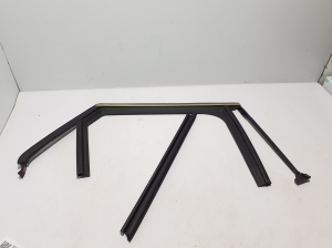   Rear side door seal on the door  - 823302982R 