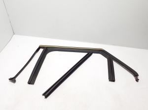  Rear side door seal on the door  - 823311171R 