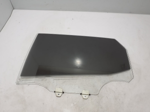 Rear side door glass - 10233933