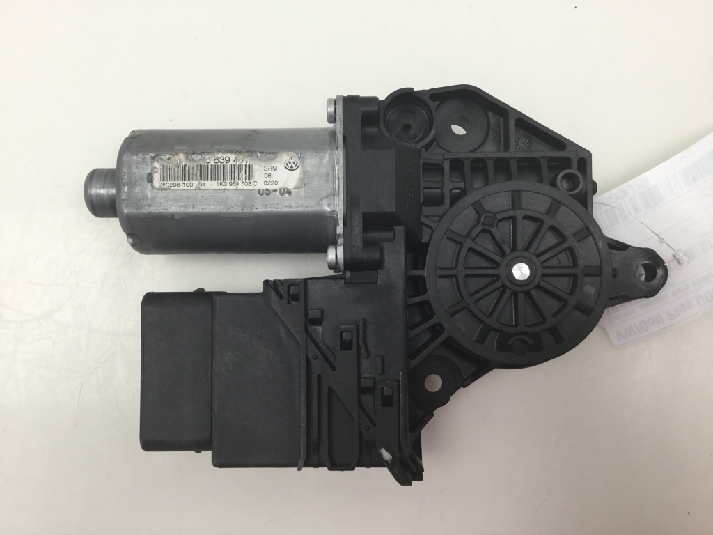 VOLKSWAGEN Golf Plus 1 generation (2004-2009) Rear Right Door Window Control Motor 1K0959703C 24906773