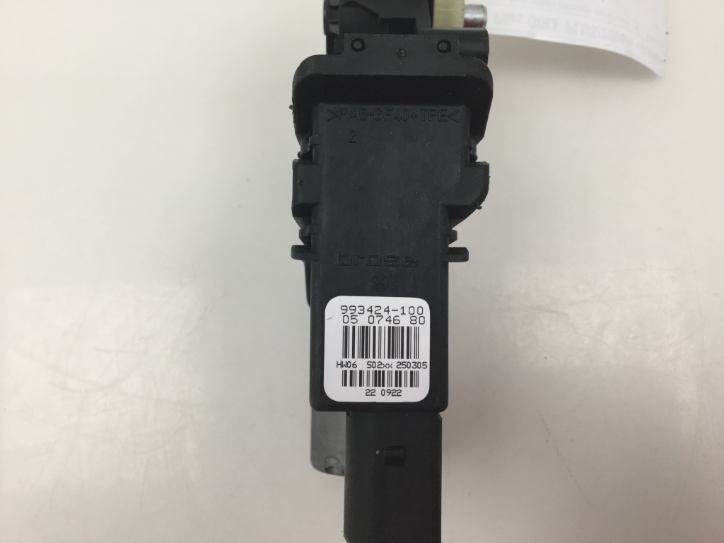 VOLKSWAGEN Golf Plus 1 generation (2004-2009) Rear Right Door Window Control Motor 1K0959703C 24906773