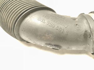AUDI A4 B9 (2015–2026) Durite d’admission d’air 04L129661B - 4