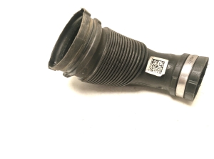 AUDI A4 B9 (2015–2026) Durite d’admission d’air 04L129661B - 6