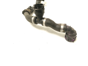 AUDI A4 B9 (2015–2026) Jahutusradiaatori voolik 8W0121087D - 4