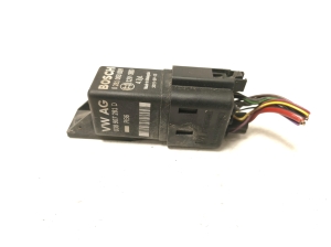 AUDI A4 B9 (2015–2026) Glow plug relay 038907281D - 2