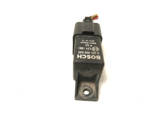 AUDI A4 B9 (2015–2026) Glow plug relay 038907281D - 4