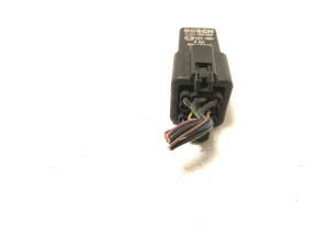 AUDI A4 B9 (2015–2026) Glow plug relay 038907281D - 5