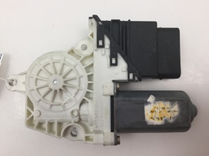 Volkswagen Golf IV (1997–2003) Rear side door window regulator motor 1C0959811A - 3