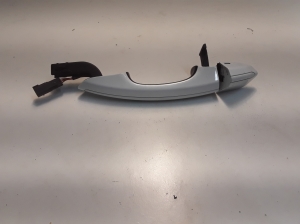 Esiukse välimine avakäepide ja selle detailid - DS73F26604