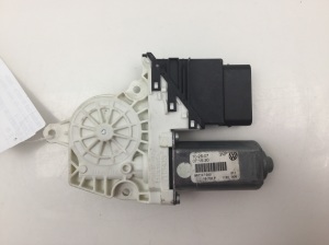 Volkswagen Golf IV (1997–2003) Rear side door window regulator motor 1C0959811A - 5