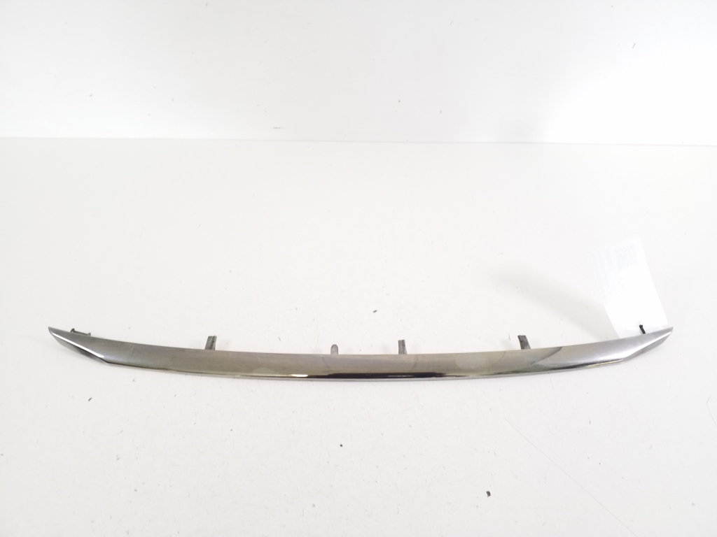 Peugeot 2008 (2013–2026) Priekšējās restes hroma apdare 9802524677 Peugeot 2008 (2013–2026) Priekšējās restes hroma apdare 9802524677