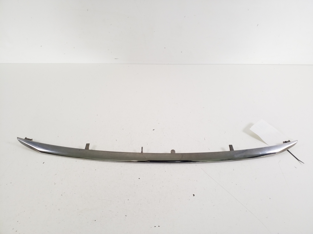 Peugeot 2008 (2013–2026) Priekšējās restes hroma apdare 9802524577 Peugeot 2008 (2013–2026) Priekšējās restes hroma apdare 9802524577