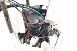 Opel Astra J (2009–2017) Kütusepump paagis 13577230 - 3