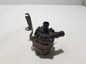 Porsche Panamera 970 (2009–2016) Auxiliary water pump 8K00965567 - 3