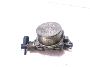 Vacuum pump - 146503760R