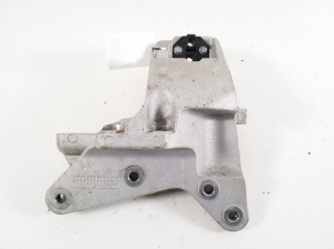 Hyundai Kona (2017–2023) Motorhalter - 2