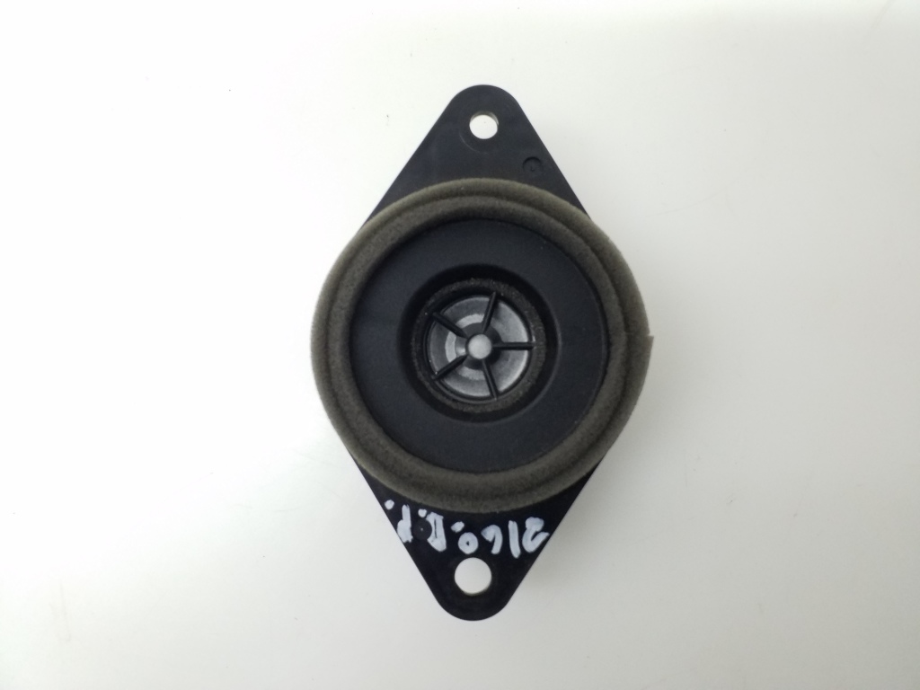 TOYOTA RAV4 4 generation (XA40) (2012-2018) Subwoofer 8615042010 20302613