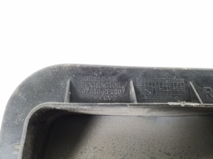 Hyundai Kona (2017–2023) Rear fender vent grille 975102F200 - 3