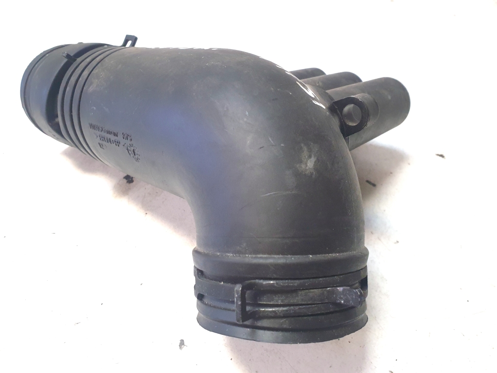 Volkswagen Passat B8 (2014–2023) Luftansaugschlauch 04E129651D Volkswagen Passat B8 (2014–2023) Luftansaugschlauch 04E129651D