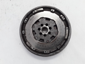  Clutch flywheel 