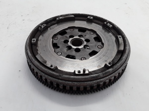   Clutch flywheel 