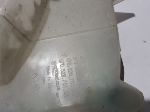 Porsche Panamera 970 (2009–2016) Front washer fluid reservoir 97052830102 - 4