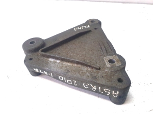 Opel Astra J (2009–2017) Halter für Klimakompressor 55567289 - 2
