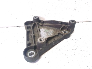Opel Astra J (2009–2017) Halter für Klimakompressor 55567289 - 3