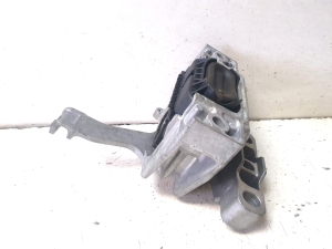 Volkswagen Passat B8 (2014–2023) Mootoripadi G3106420 - 2