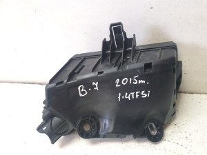 Fuse box housing under the hood - 5Q0907361B