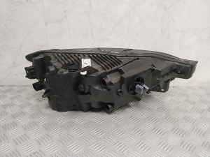 VOLVO XC60 (2017–2026) Esituli 32420430 - 6