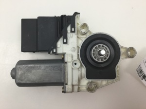 Rear side door window regulator motor - 1J4959811C