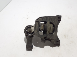   Engine mount  - SU001A4731 