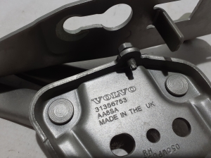 VOLVO XC40 (2017–2026) Hood hinge 31356753 - 2