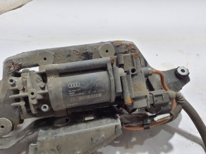 AUDI A6 C7 (2011–2018) Luftfederung Kompressor 4G0616005D - 3