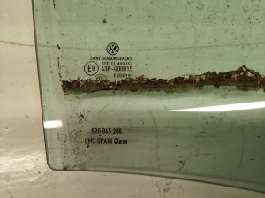 Volkswagen Polo V (2009–2017) Aizmugurējo sānu durvju stikls 43R000015 - 2