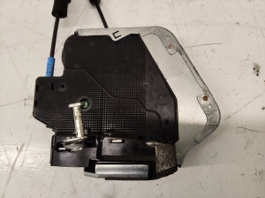 TOYOTA Avensis T27 (2008–2019) Rear side door lock A046693 - 2
