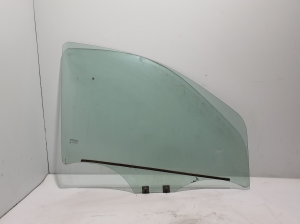   Front door glass  - 803125632R 