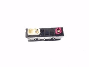 Mercedes Benz A-Class 177 (2018–2026) USB-pesa A2478203902 - 4