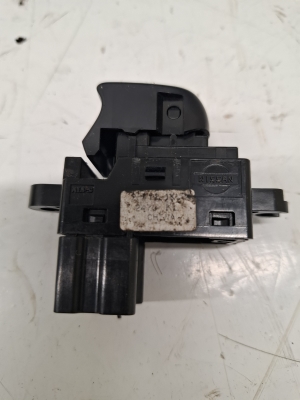 NISSAN Leaf I (2010–2017) Rear side door window switch 2470 - 3