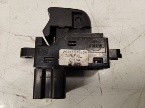 NISSAN Leaf I (2010–2017) Rear side door window switch 254111KL0A - 3