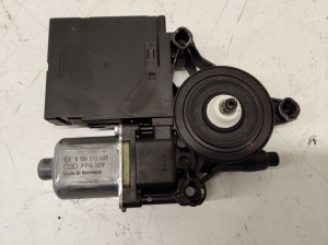 Volkswagen Passat B7 (2010–2014) Front door window regulator motor 3C0959793C - 3