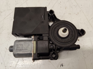 Volkswagen Passat B7 (2010–2014) Front door window regulator motor 3C0959793C - 3