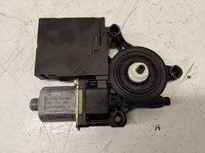 Volkswagen Passat B7 (2010–2014) Front door window regulator motor 3C0959793B - 2